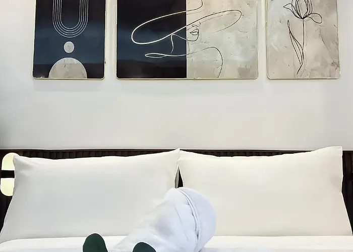 Apartment Exquisite Japandi 3 At Venice With Grand Canal View Manila